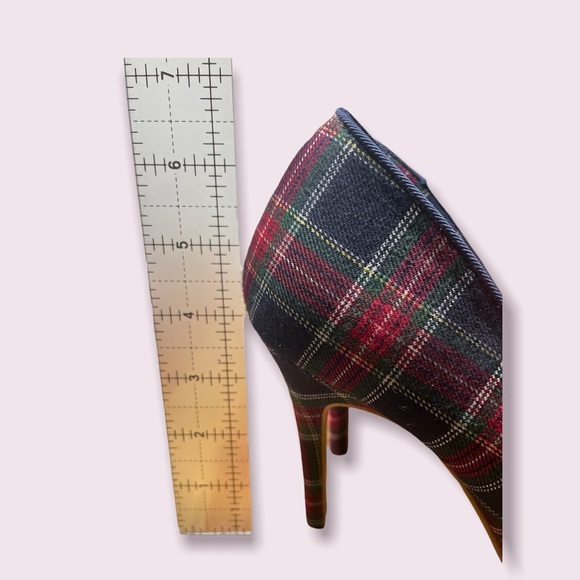 Attitude Plaid Heeled Pumps - Picture 6 of 10
